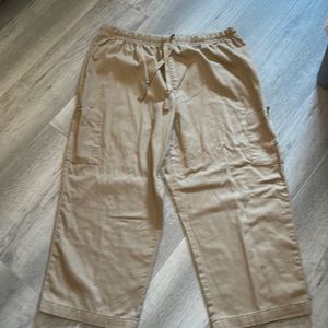 Basic Editions scrub  capris size large